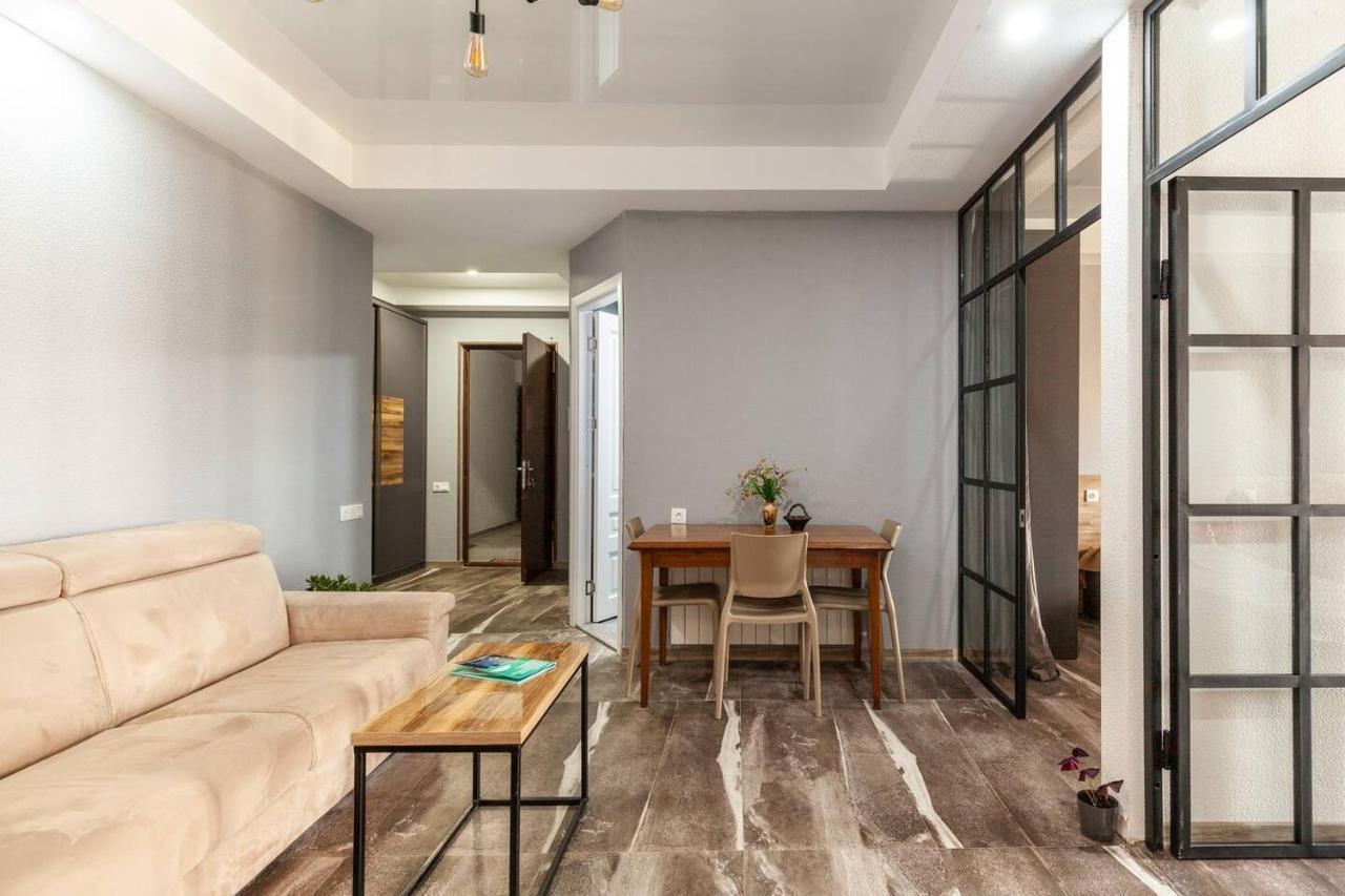 Veli Group Apartment In Old City Kutaisi Exterior foto